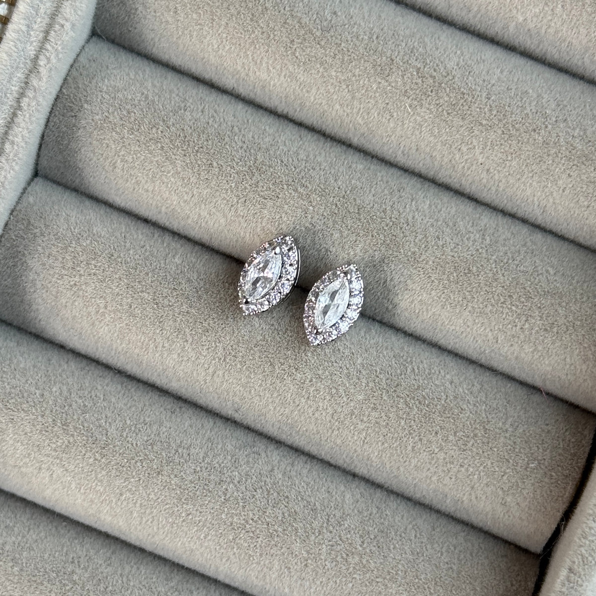 Aretes Nora